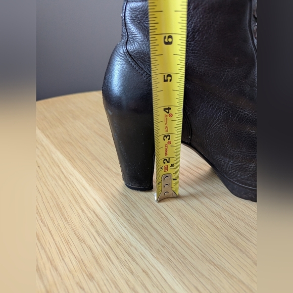 Kenneth Cole Women's (Size 6M) Black Leather Lace-Up Boots With Block Heel - Picture 15 of 16